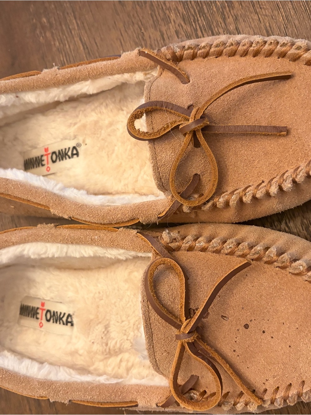 Minnetonka Women's Tan Suede Moccasin Slippers with Bow